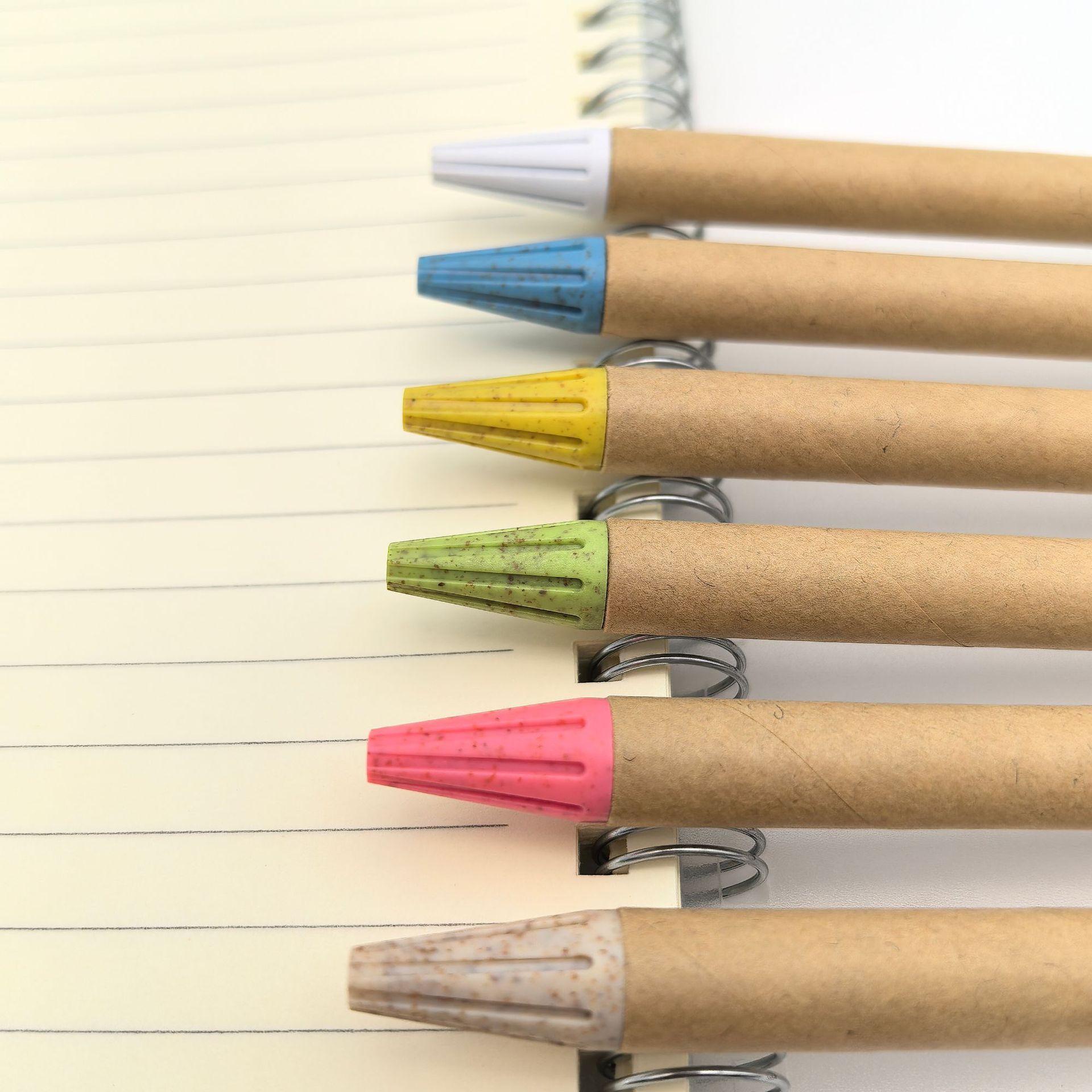 Nuevo material de paja de trigo lápiz de tubo de papel kraft ecológico bolígrafo de tubo de papel personalizado bolígrafo publicitario bolígrafo al por mayor