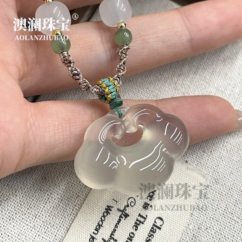 ナチュラルホワイトムーンライト瑪瑙祥雲ロック安全ロックペンダントハイアイスカルセドニールイロックネックレスペンダント鎖骨チェーン|undefined