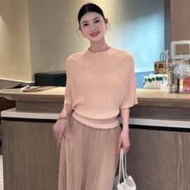 设计感小众百褶坑条针织衫女2026新款夏收腰显瘦蝙蝠袖短袖上衣女