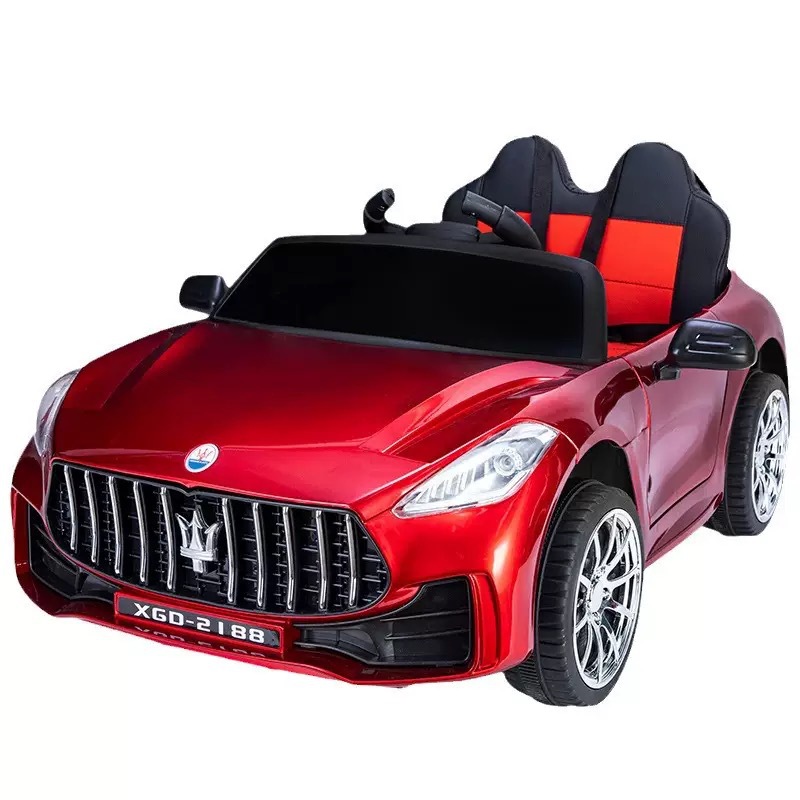 Fábrica directa coche eléctrico infantil de cuatro ruedas juguetes para niños se pueden sentar hombres y mujeres coche de control remoto carga swing