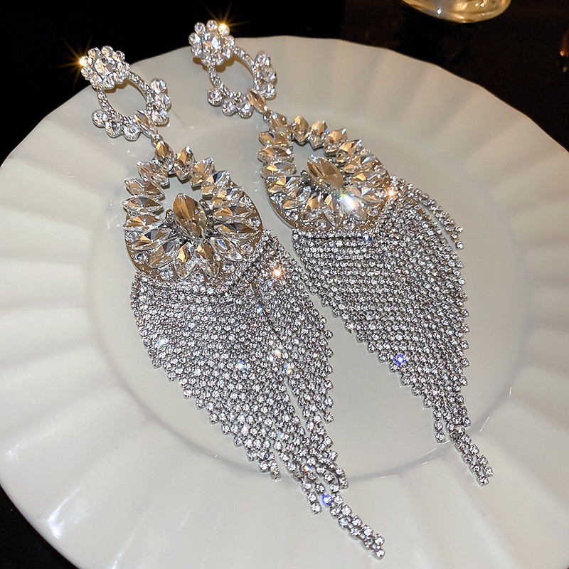 Pendientes de borla de hojas de diamantes súper parpadeantes de plata Pendientes de temperamento de moda Pendientes de diseño de nicho femenino Lujo ligero y de alta gama