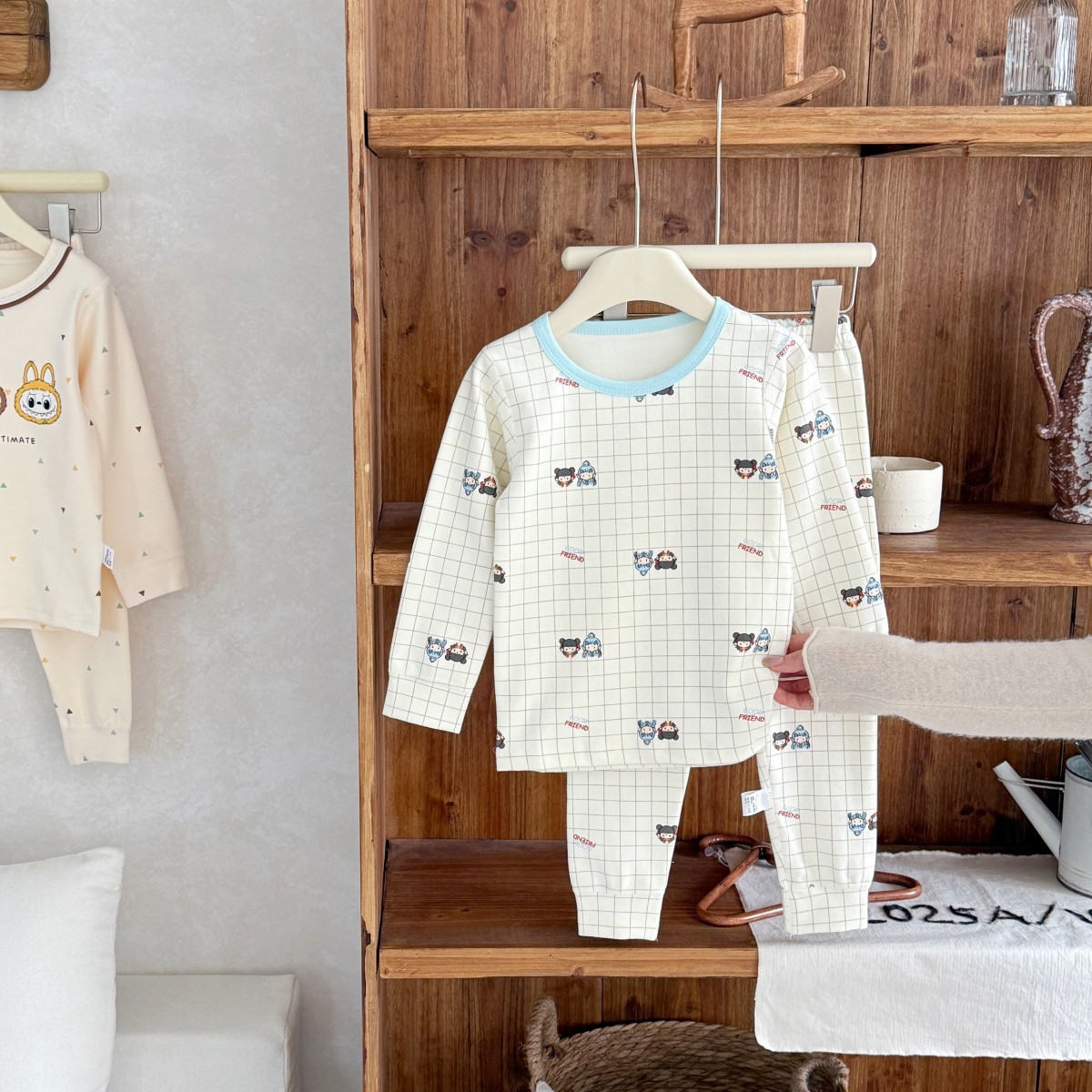 Pijamas infantiles de terciopelo de invierno calentador conjunto de ropa interior sin hueso engrosado chaqueta de otoño para niños y niñas pantalones de otoño para bebés ropa para el hogar