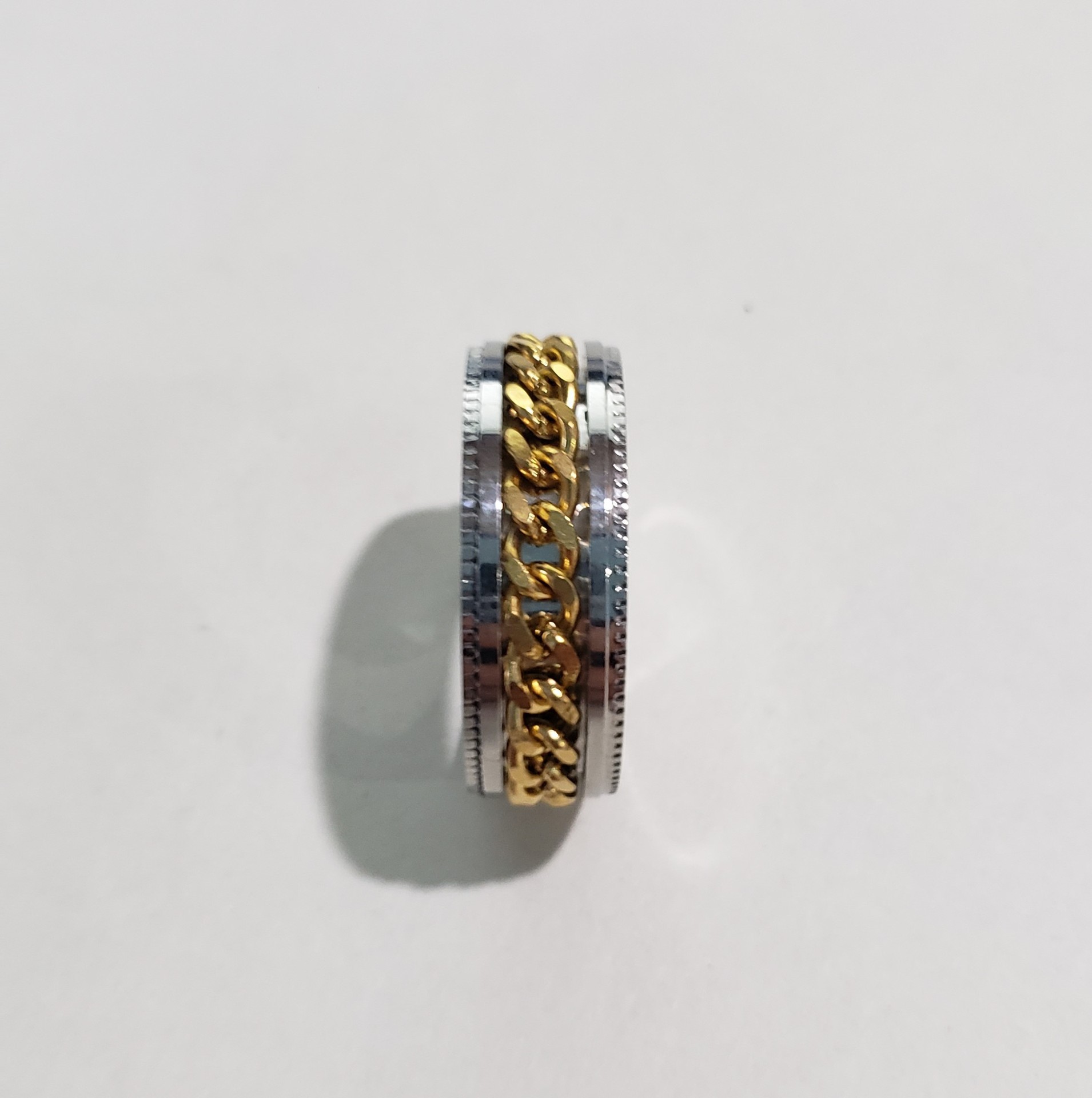 Joyería de acero Titanium vendedora caliente transfronteriza fabricante masculino del anillo esmerilado hueco del acero inoxidable del estilo europeo y americano de la cadena giratoria