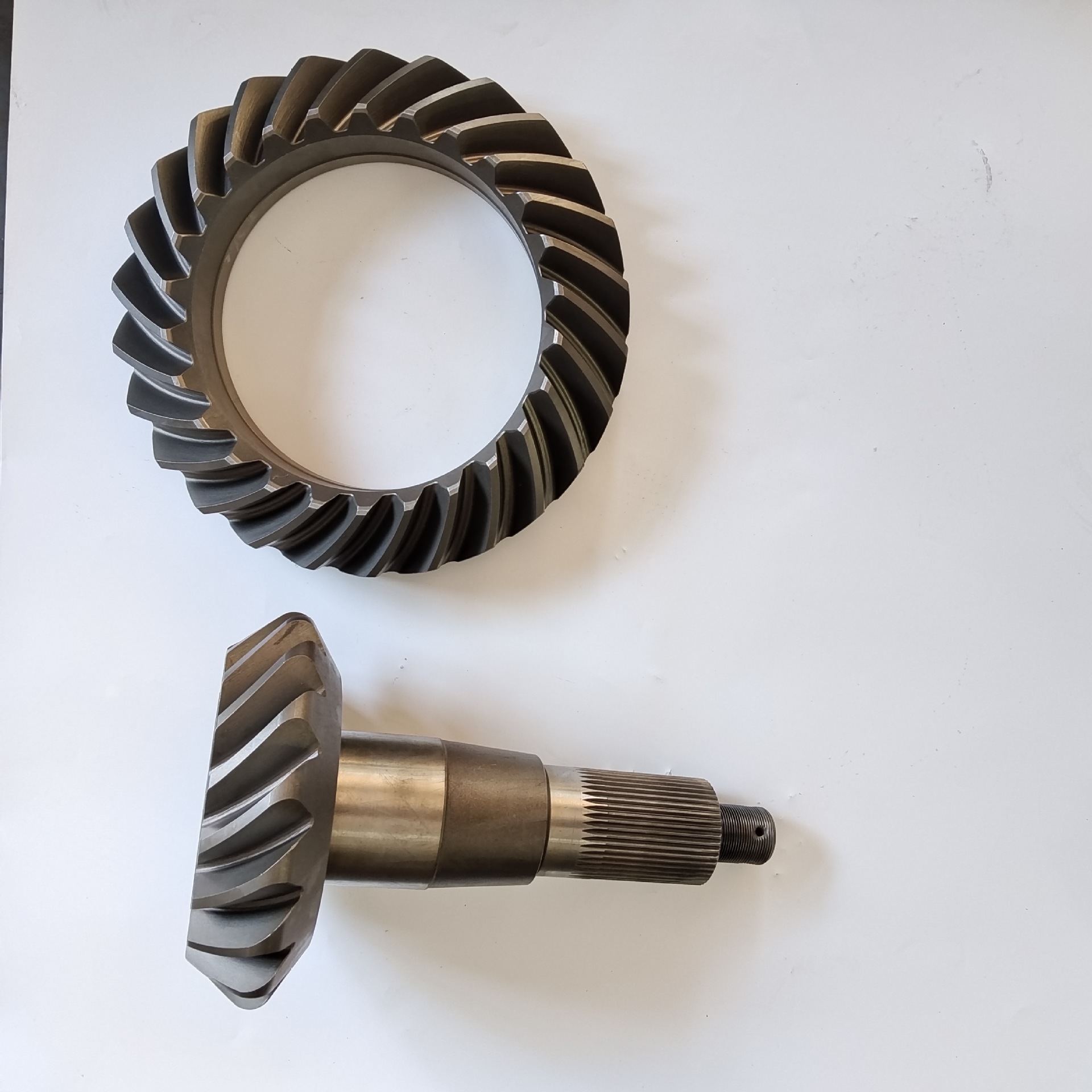 Main engine matching HOWOSTR1.529 rear axle basin angle tooth WG7121320913 driving and driven bevel gear