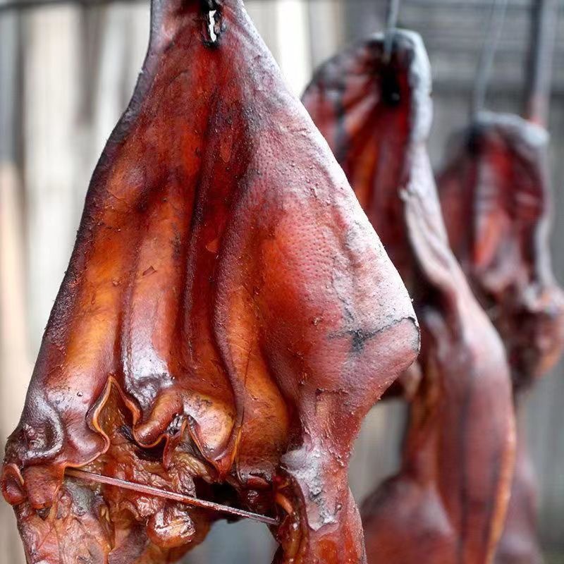 厂家直供批发腊猪耳朵正柴火烟熏整只猪耳尖脆骨下酒菜家用商用