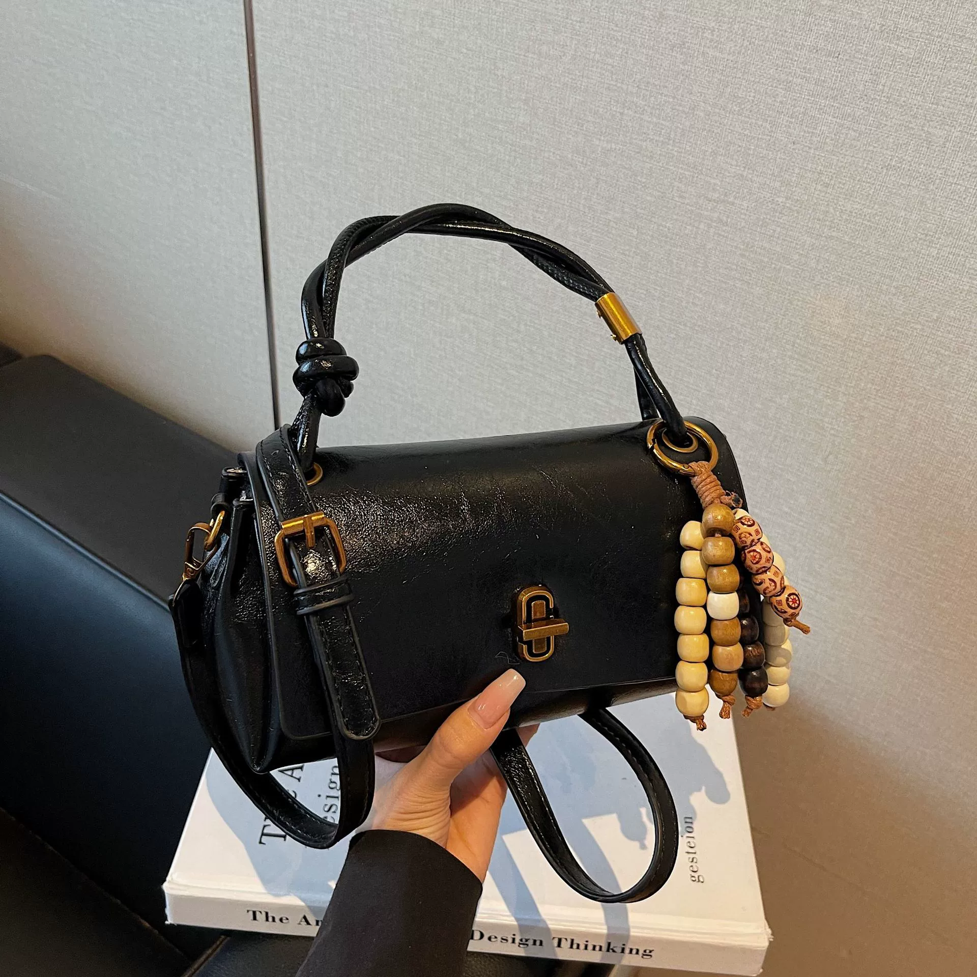 Classic retro purse, fashionable one-shoulder bag
