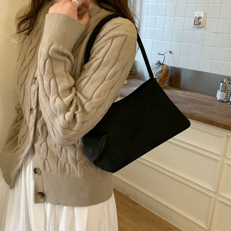 Niche de alta sensación de seda de abrigo bolso inferior para mujeres otoño / invierno 2025 nueva moda de moda universal bolso de mano de viaje