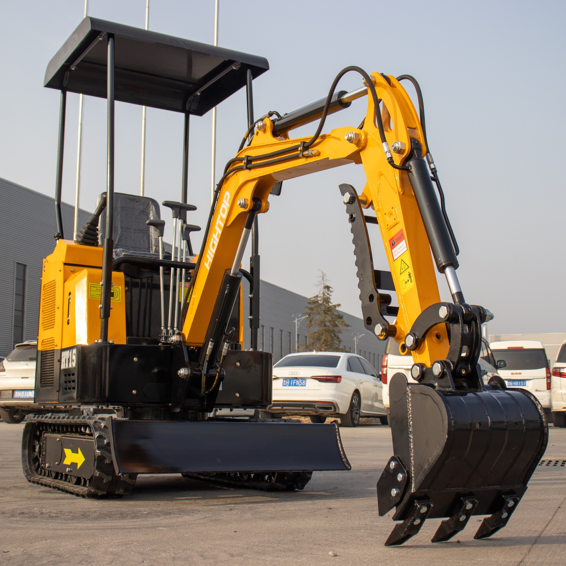 Exportación de Brasil 1.2 toneladas 1.8 toneladas mini excavadora agrícola pluma medición pendular excavadora multifuncional de construcción doméstica