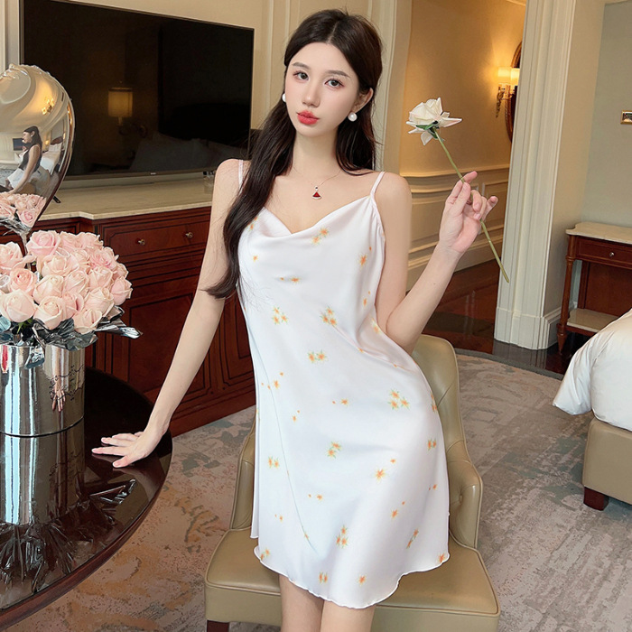 Más de 2024 Correa camisón de verano de las mujeres puro deseo pijamas de alto grado sentido swing collar satén Delgado homewear venta al por mayor