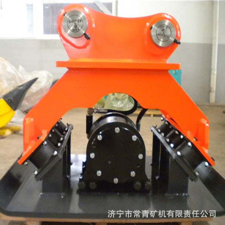 挖掘机液压夯实器沥青路面地基压实打夯机6吨 20吨挖机平板振动夯