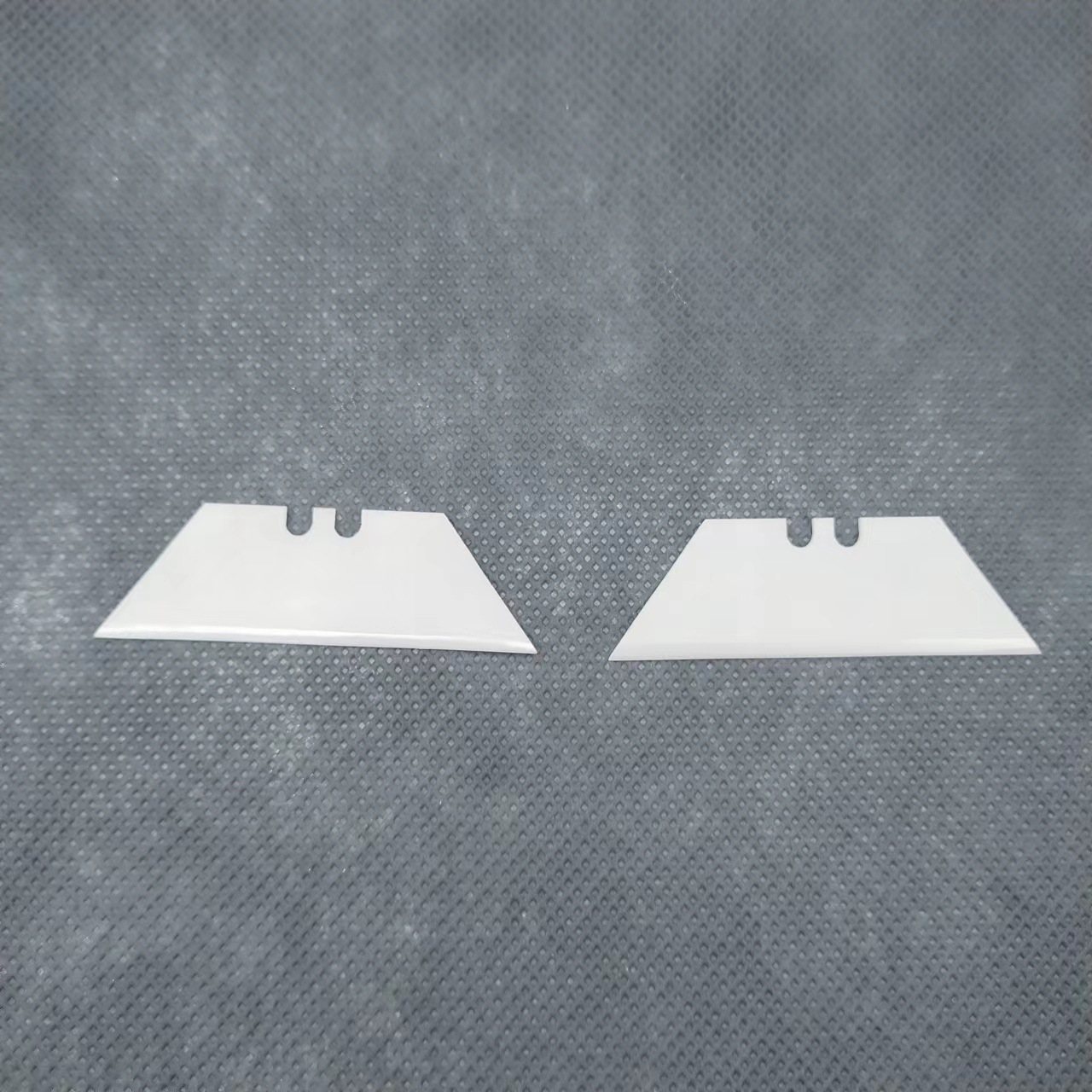 陶瓷美工刀片牛角刀片锋利绝缘不生锈T型梯形刀片