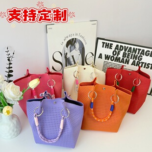 ᘿ��h�������ŮС����ͨ��ˮͰ���ٴ��y������ռ{����ɫ�U��