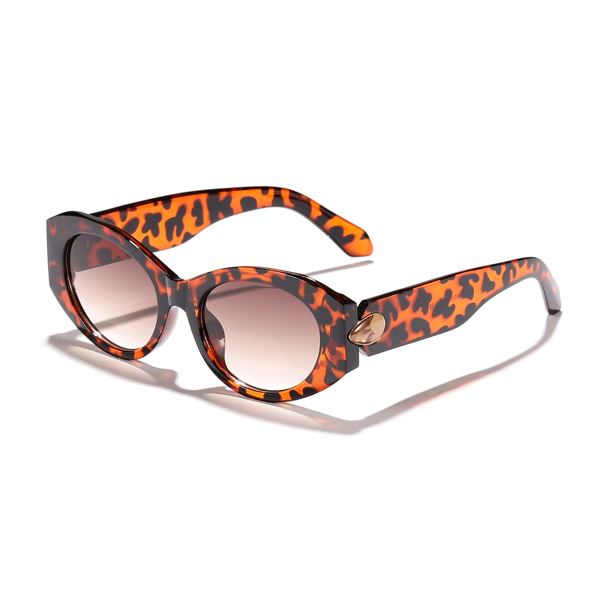 Gafas de sol de moda europeas y americanas, marco ovalado retro, accesorios de gemas, gafas de sol de pasarela de lujo ligero de alta gama para mujer