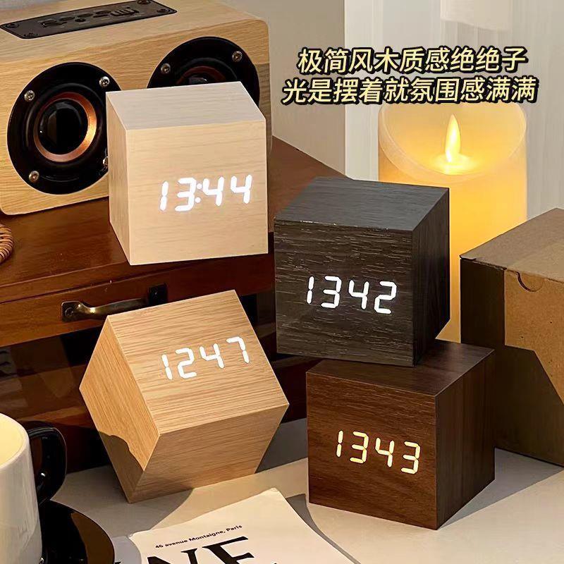 北欧木质木纹闹钟时钟电子钟静音夜光创意简约学生多功能复古台钟