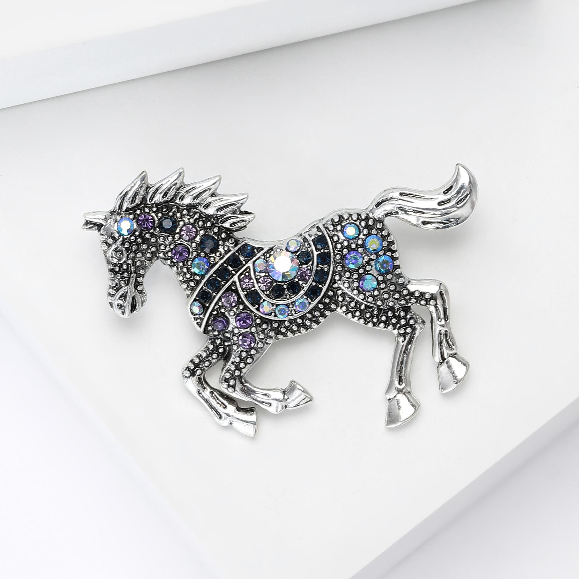 Hot-Selling Fashionable Light Luxury Retro Enamel Horse Rhinestone Brooch Versatile Anti-Exposure Clothing Accessory Pin
