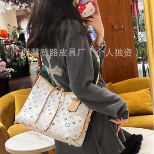 �Hϵ��L�Ұ�����carryall���ϻ����^�����μ�ţ��ˮͰ��б���