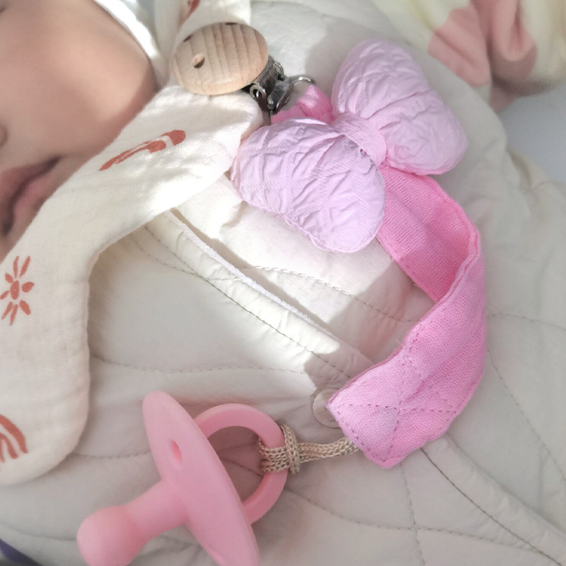 Nuevos productos para bebés clip de chupete de haya arco de dibujos animados cinta de satén de algodón y lino cuerda de chupete cadena de chupete de bebé