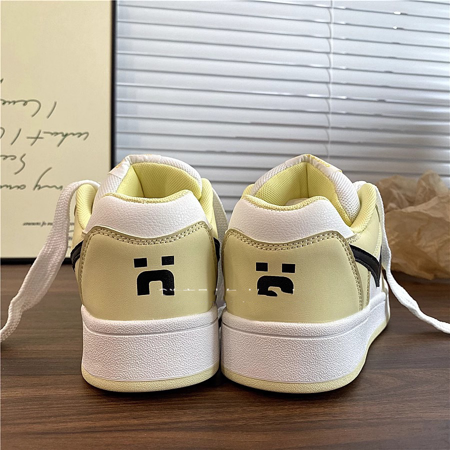 2026 otoño nuevo retro zapatos de pan de suela gruesa zapatos casuales zapatos de skate de moda femenina coreana estilo académico versátil zapatos blancos