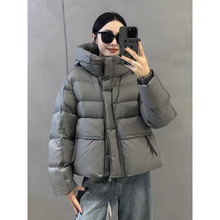 欧货抗寒连帽羽绒服女短款2025冬季加厚白鸭绒皮条拼接面包服外套