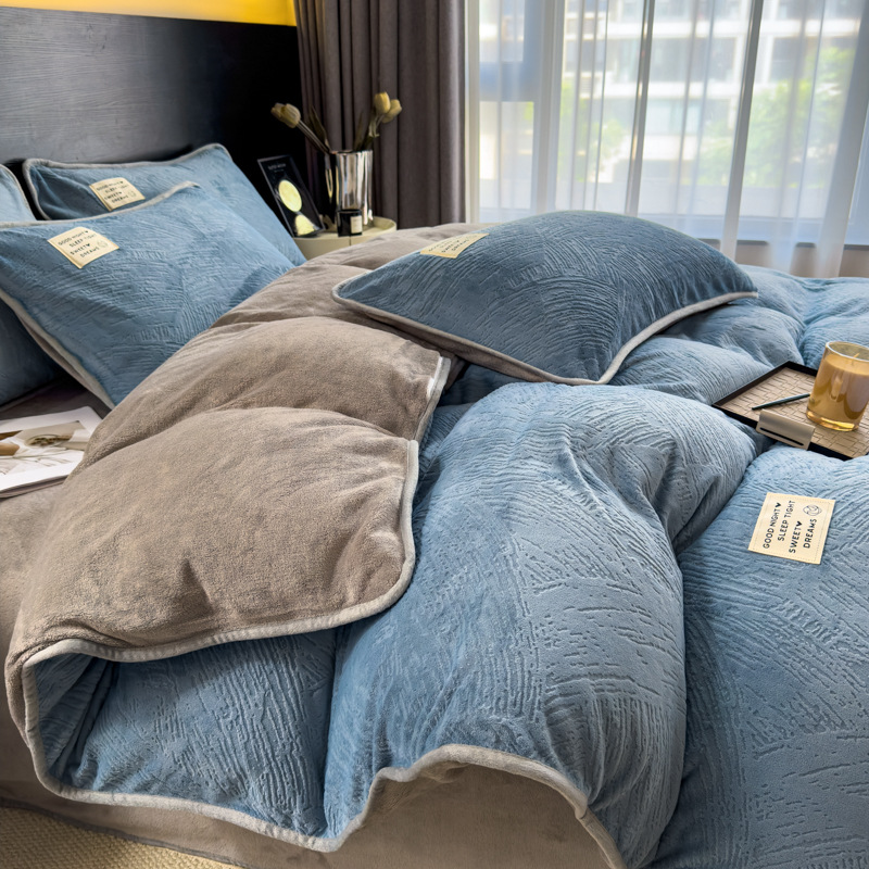 Juego de cama de terciopelo de leche de color sólido simple de cuatro piezas 2024 nuevo juego de sábanas de edredón de terciopelo de coral grueso de invierno de tres piezas