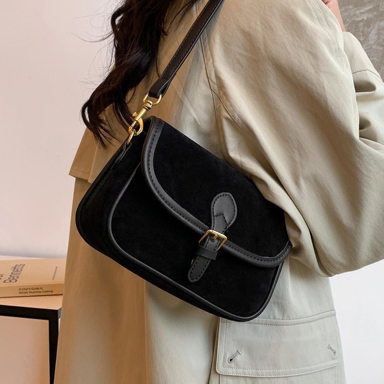 バッグの新商品の質感が軽くて豪華な女性バッグが流行しています。|undefined