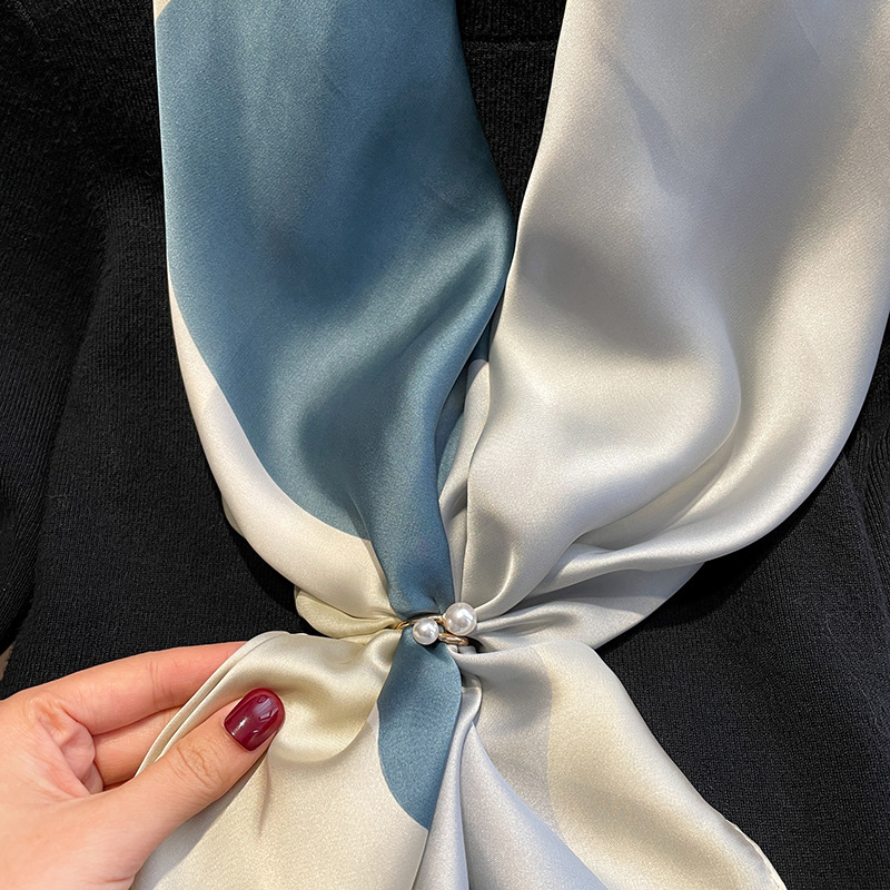 2023 Nuova sciarpa colorata coreana Edizione coreana da donna Art Fashion Decoration Ins Style Sciarpa 90cm Sciarpa quadrata grande_voghion.com