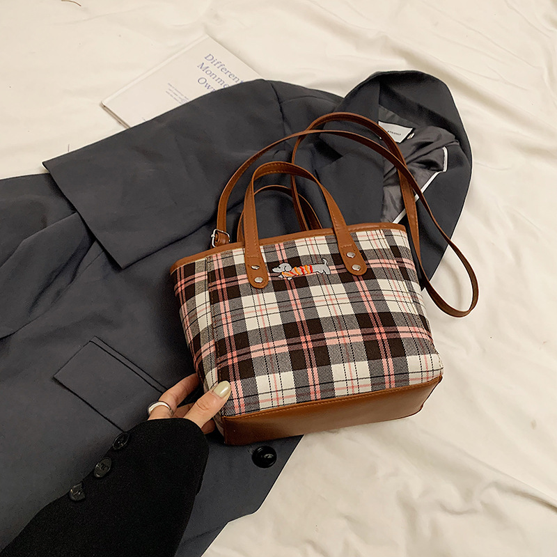 Bolsas de lona populares de este año, bolsas de lona de gran capacidad para mujeres, 2024 nuevo otoño y invierno bolsas de celosía, bolsas de cubo de mano