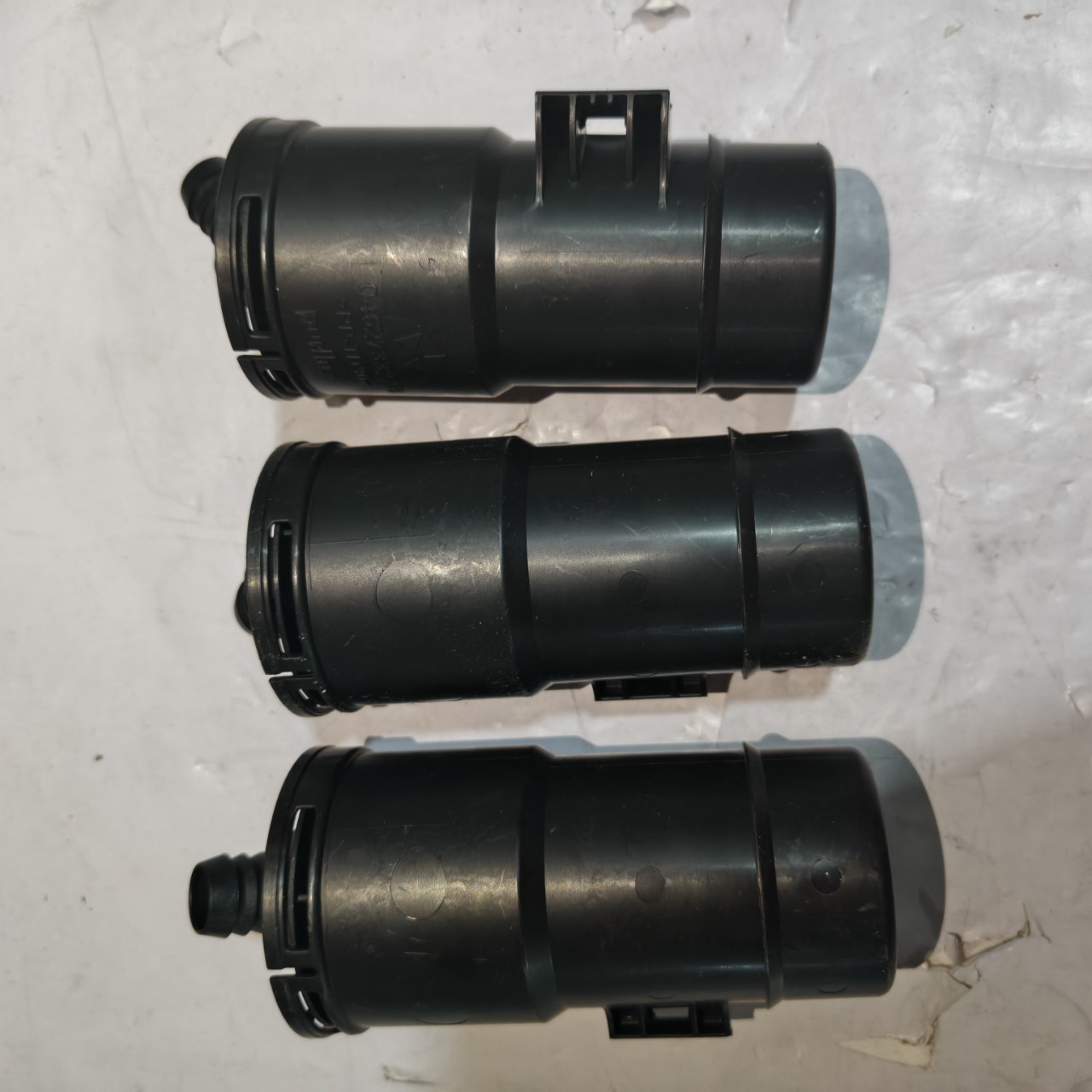 04627332AB 4627332AB is suitable for the Cherokee carbon canister solenoid valve, vapor canister, and carbon canister filter element