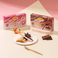 インドネシア輸入チョコレート風味コーティングロングビスケットストロベリー風味箱入りフィンガービスケット結婚式のお土産スナック