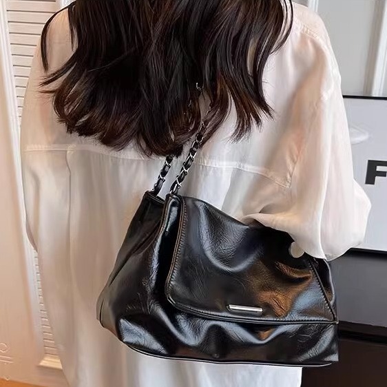Large-Capacity Underarm Bag for Women 2026 Autumn and Winter New Style Textured French Niche Tote Bag Fashionable Shoulder Crossbody Bag