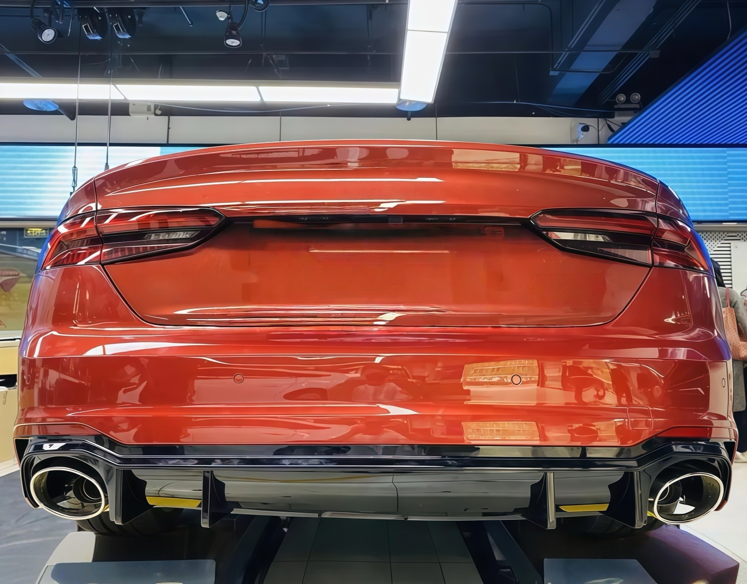 Suitable for Audi A5 models from 2017-2020, this is an RS5-style front bumper upgrade kit, including the front grille