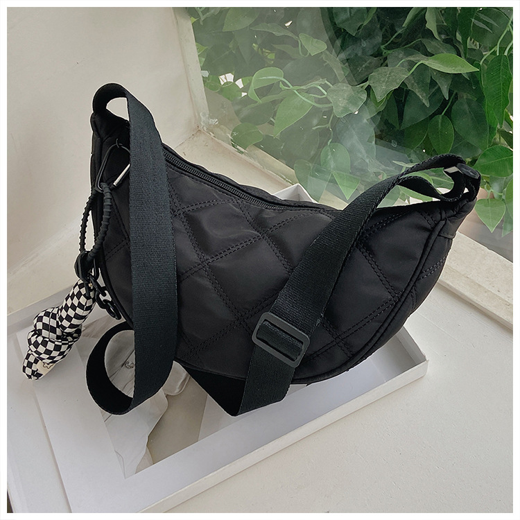 Women's Medium Oxford Cloth Solid Color Streetwear Dumpling Shape Zipper Messenger Bag display picture 11