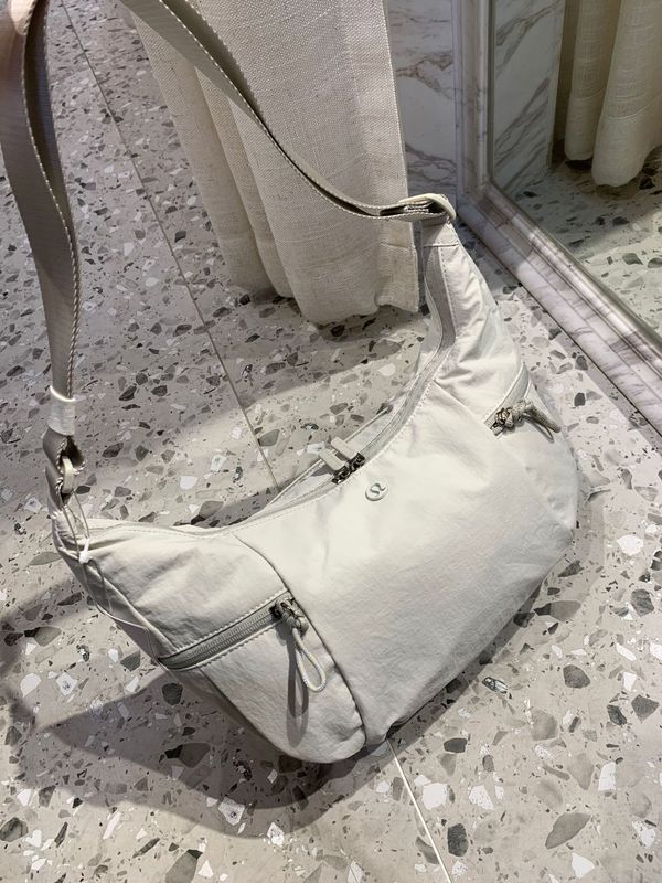 lululemon新款Slouchy 6L牛角包单肩斜挎包饺子包户外健身瑜伽包|undefined