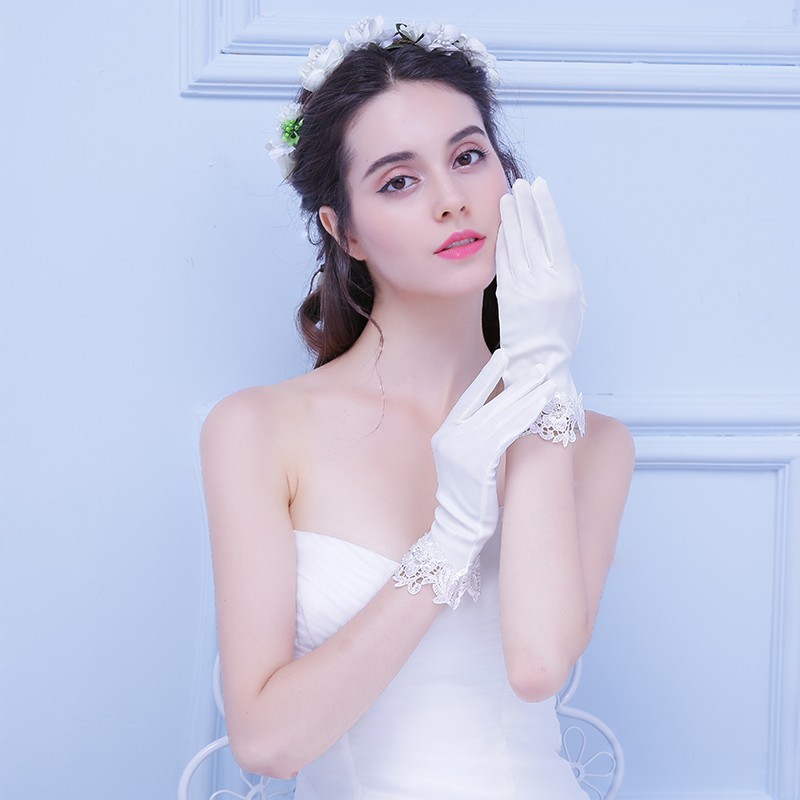 Short gloves for bride