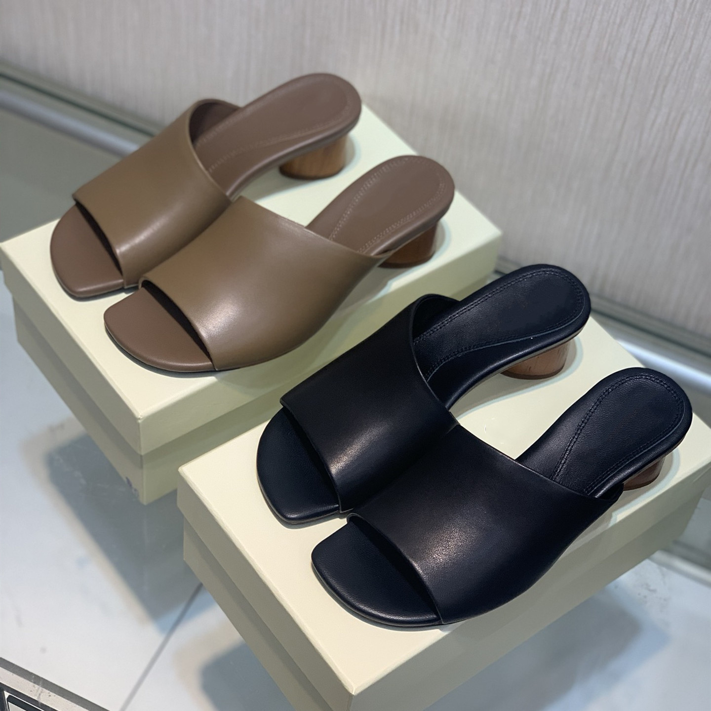 원래 단일 소  비싸지 만 가치가있는 유럽과 미국의 고급 가죽 겉옷 패션 샌들과 슬리퍼 단단한 나무 두꺼운 힐 슬리퍼
