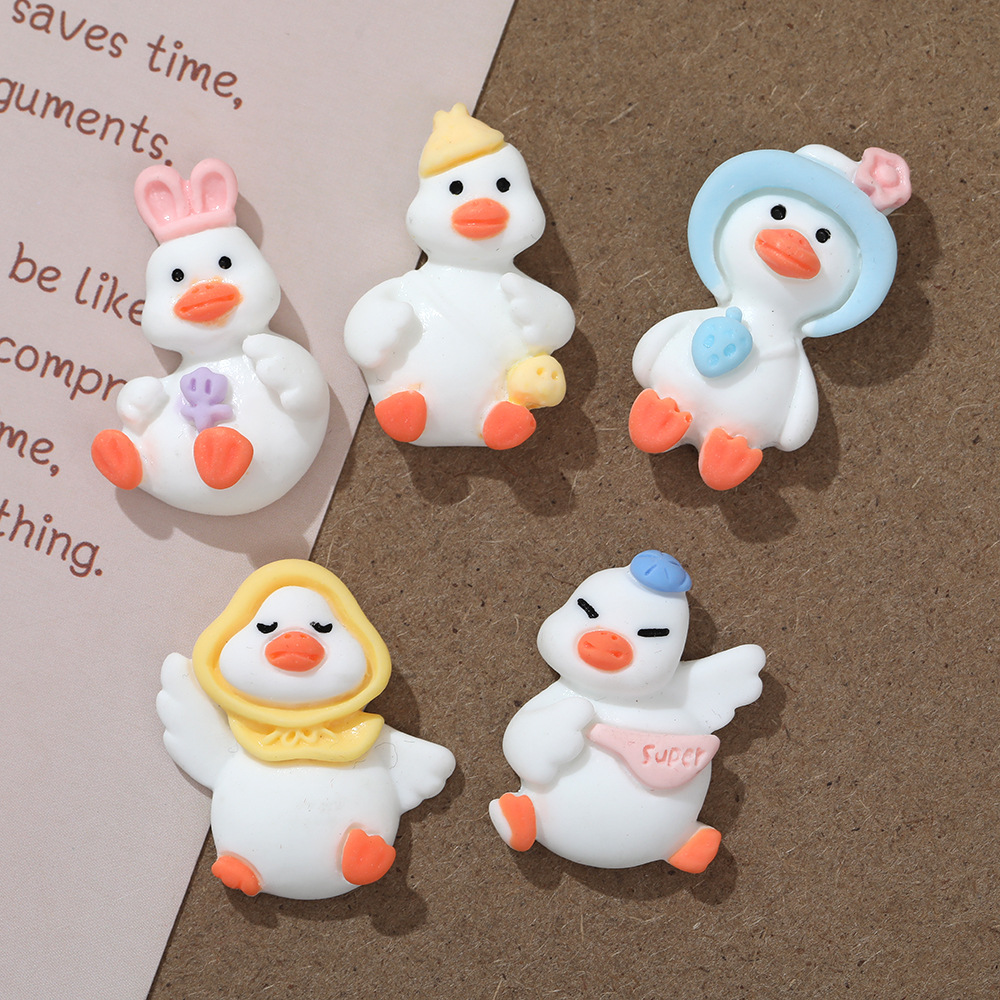 Sombrero de paja al por mayor de pato de celebridad de Internet de dibujos animados de cabeza torcida DIY accesorios de resina teléfono móvil Shell accesorios para el cabello agujero hebilla de zapato