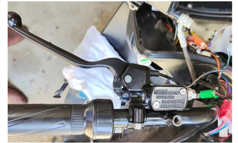 Suitable for Luyuan Electric Vehicle Myy Luyuan S70/S90 Disc Brake Handle Brake Handle Horn Original Quality