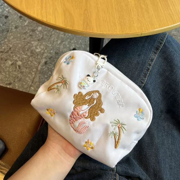 Белый (подвеска чёрный щенок)