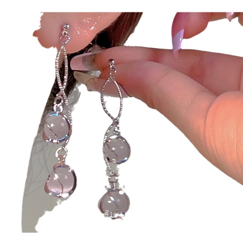 Diseño de nicho de alta gama borla larga sin orejas clip de oreja elegante estilo occidental de las mujeres cara-mirando pequeños nuevos pendientes de moda