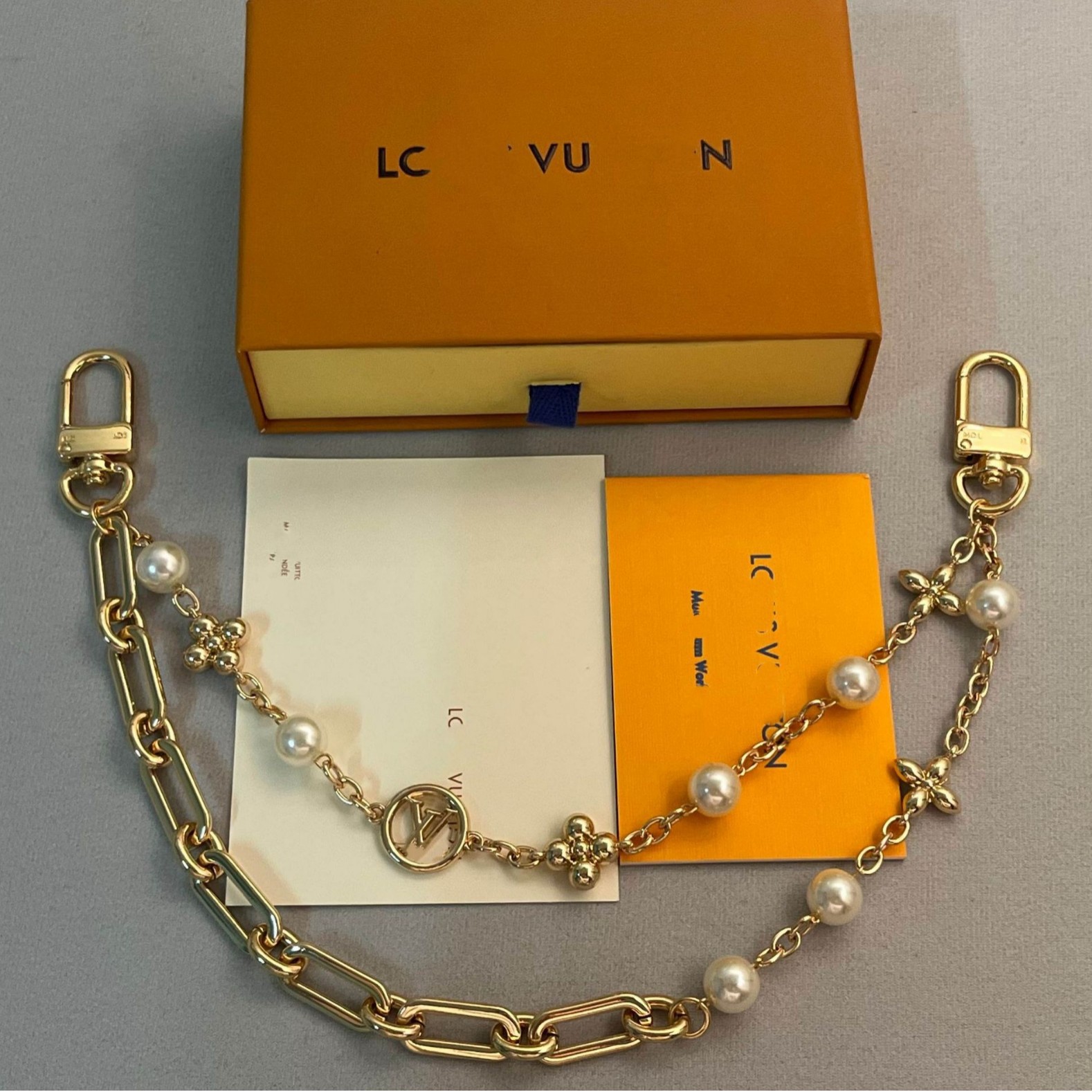 V字母跨境适用于BIKER机车包珍珠链锌合金装饰配件链饰金银色挂饰