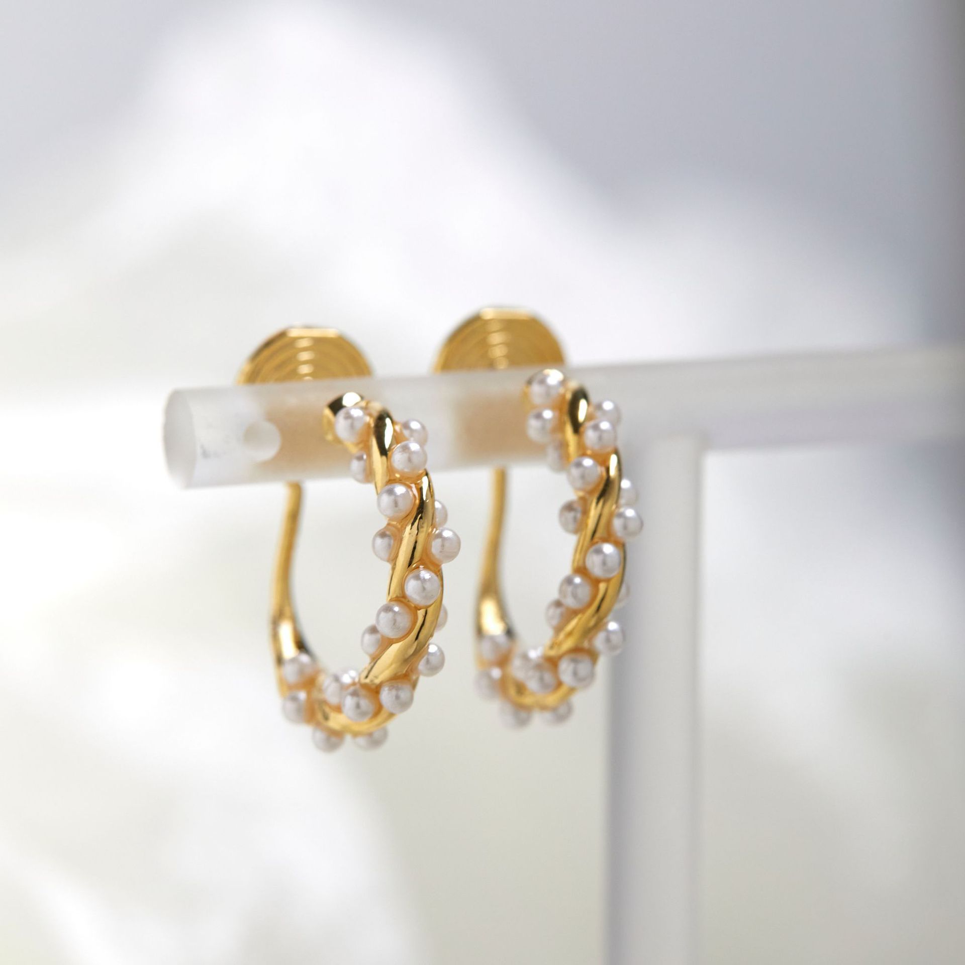 Classic universal earrings from pearl