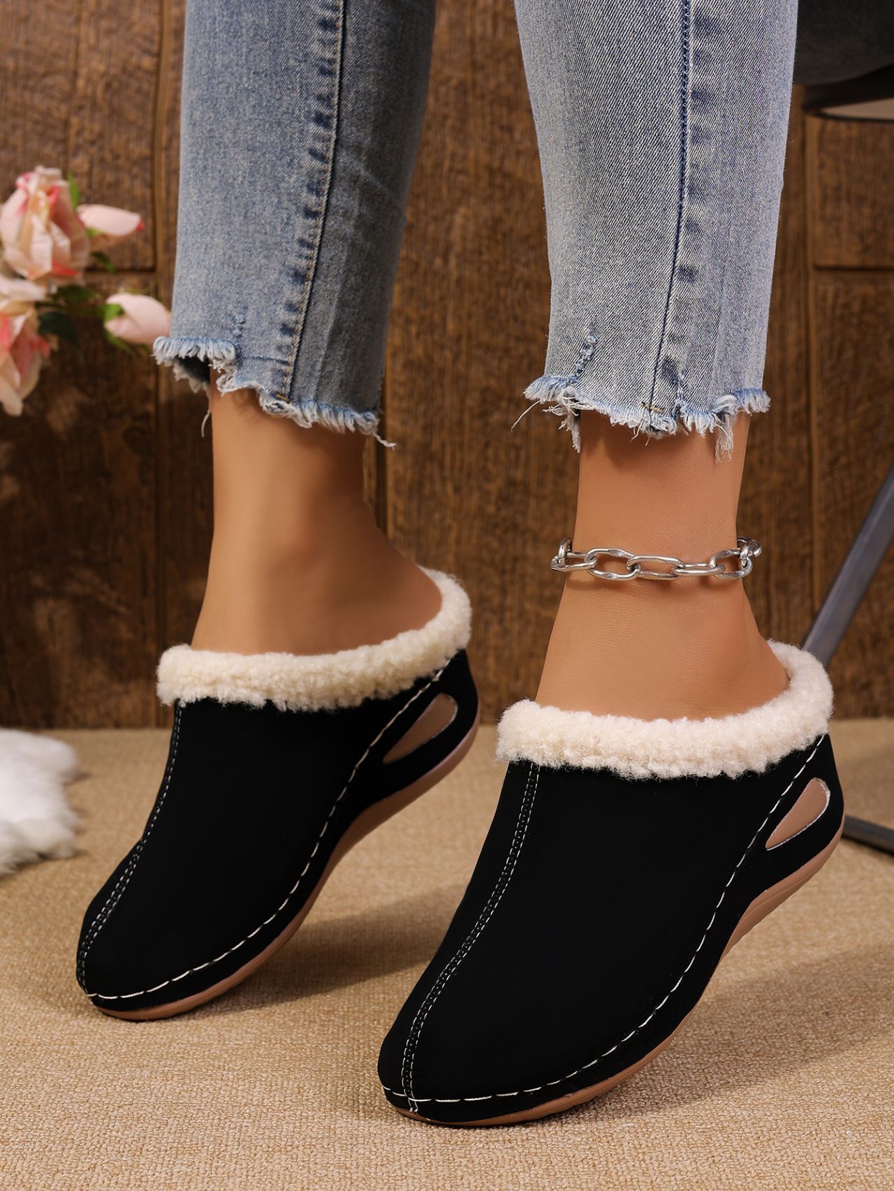 Women's Fleece Lined Wedge Heel Slippers Plus Size Thick Sole Warm Fur Lined Closed Toe Cotton Autumn New Size 43_vogvips.com
