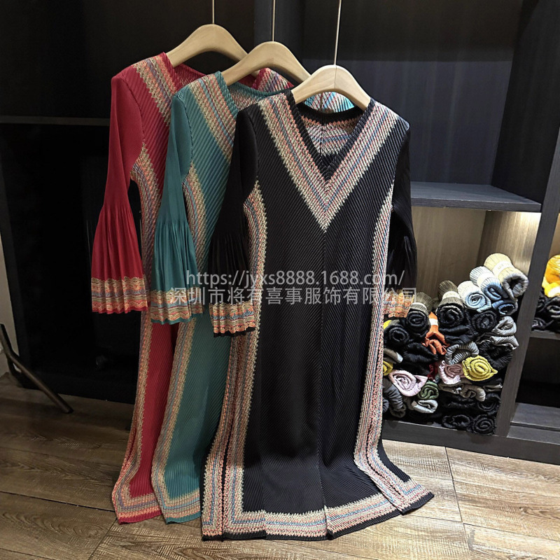 High-End Pleated Dress Summer Dress 2025 New Fashion Women's Mother's Style Fish Scale Pattern Wedding Banquet Large Size Long Dress High-End Pleated Dress Summer Dress 2025 New Fashion Women's Mother's Style Fish Scale Pattern Wedding Banquet Large Size Long Dress