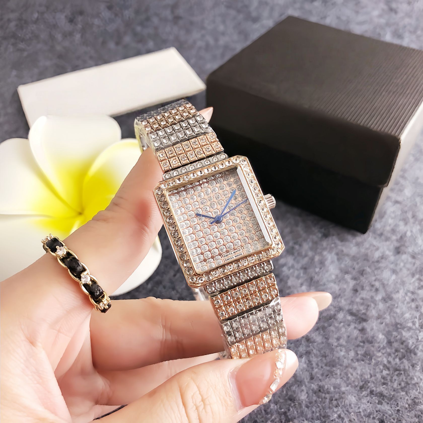 Watch New High-End Watch for Women, High-End, Cool Style, Full of Diamonds, Temperament, Student Lady, Light Luxury Square Watch