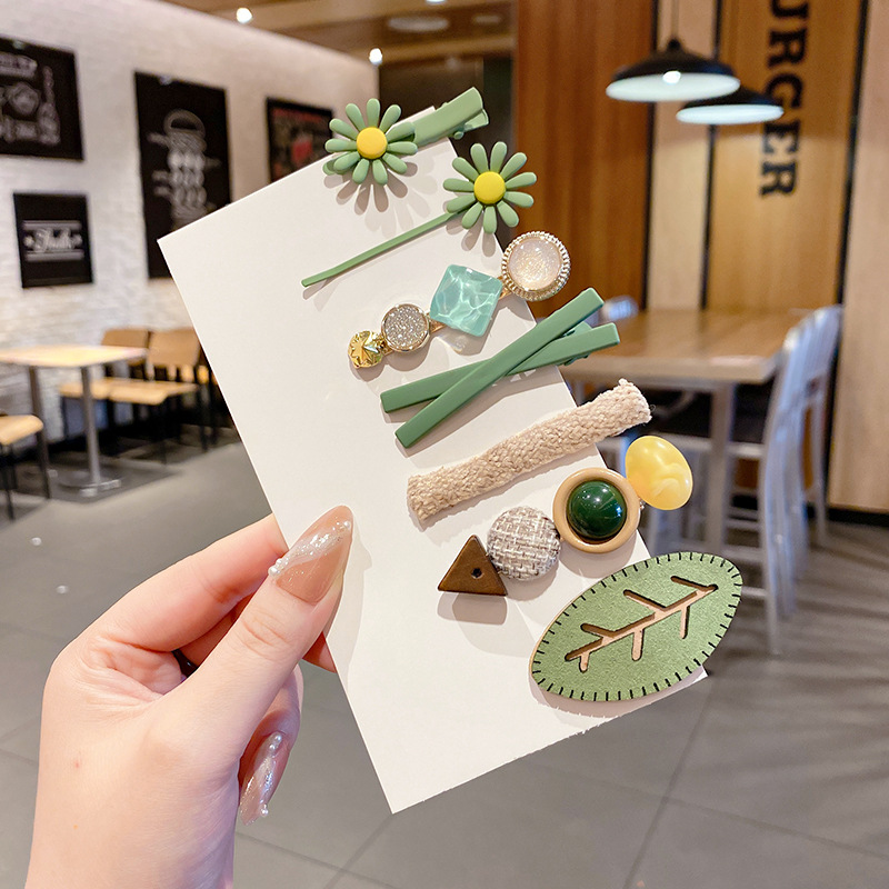 Clip de flequillo lateral rojo de la red femenina 2025 nueva horquilla simple clip de una línea horquilla clip de cabello roto tocado clip de pico de pato