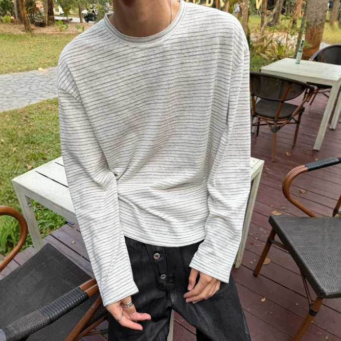 BOXY short and wide unisex versatile round-neck base shirt in blue, gray, and black stripes, suitable for spring and autumn, with a relaxed and casual feel, long-sleeved T-shirt BOXY short and wide unisex versatile round-neck base shirt in blue, gray, and black stripes, suitable for spring and autumn, with a relaxed and casual feel, long-sleeved T-shirt