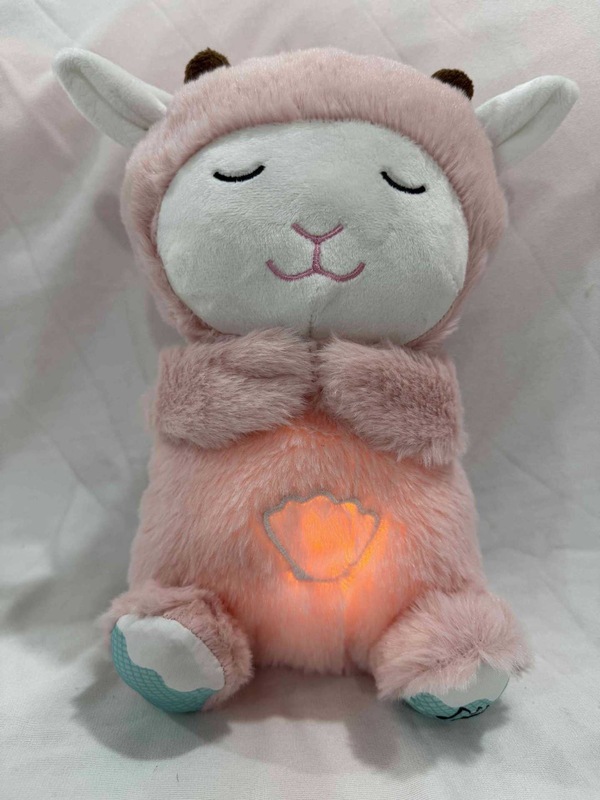 外国貿易は呼吸してかわいいです。羊のぬいぐるみの赤ちゃんの睡眠人形のプレゼントをなだめます。|undefined