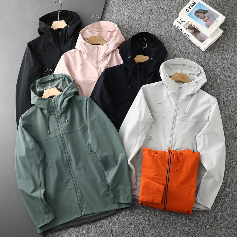 Outdoor Sports Unisex Soft Shell Jacket Hooded Assault Jacket Single Jacket Windproof and Water Repellent Breathable Thermal Clothing