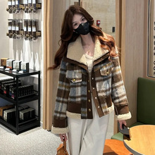 �̿�ײɫ�A�޼Ӻ�С���L����Ů�ﶬ�b�¿�2025�nϵС���ӱ�ů����