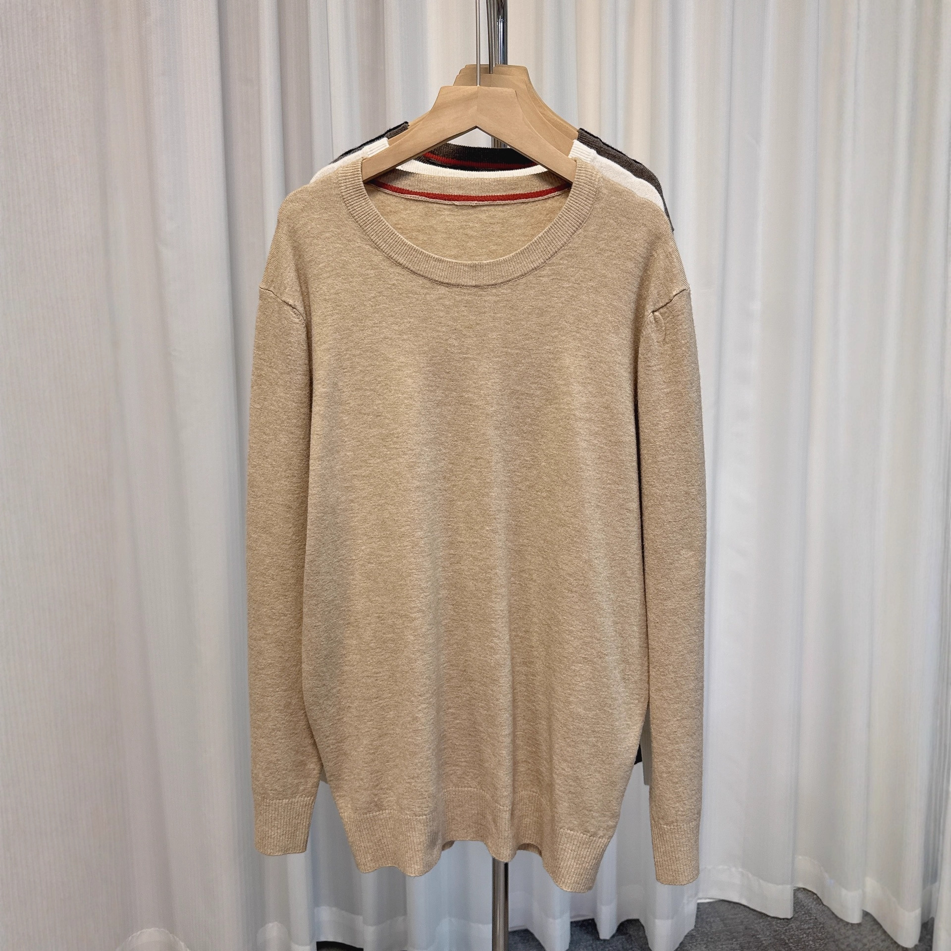 Suéter de cuello redondo para hombres, nuevo tipo de camiseta de punto transfronterizo de otoño y invierno, simple y casual, chaqueta de manga larga de color sólido